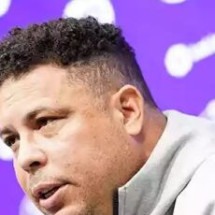 Time de Ronaldo é goleado por 7 a 1, e torcedores pedem reembolso do ingresso: ‘Sem alma’