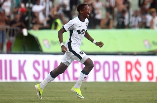 YARLEN - Muita correria e pouca inteligência. Mais um que não mudou nada no bando de Texor - NOTA: 3,5 - Foto: Vitor Silva/Botafogo