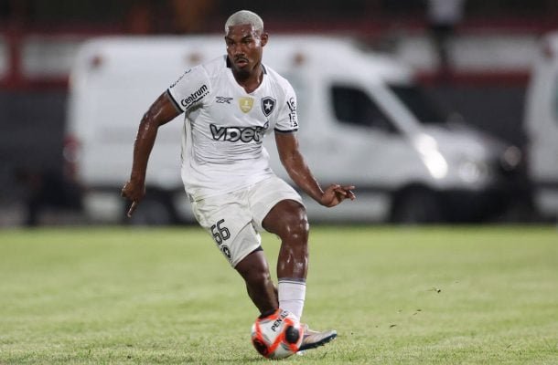 CUIABANO - Sem comando, comete falhas bisonhas. A de domingo foi o pênalti. Vem piorando a cada dia - NOTA: 0,5 - Foto: Vitor Silva/Botafogo  
