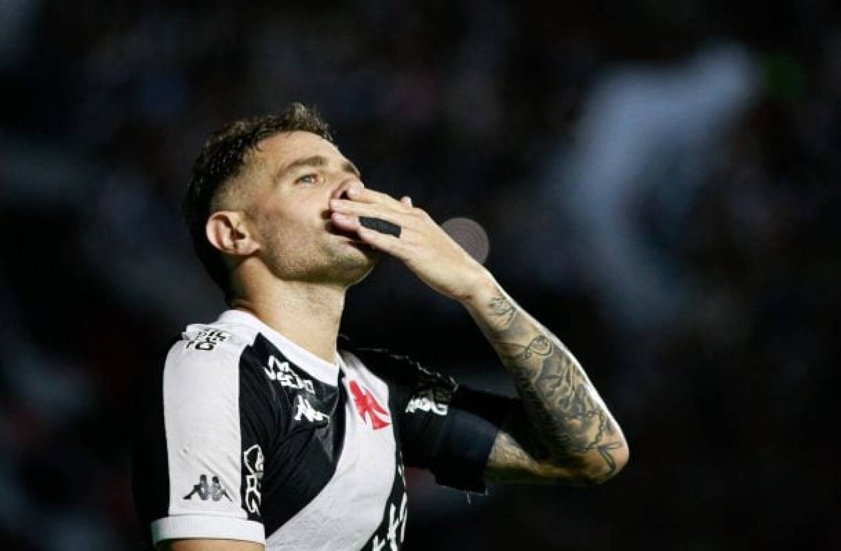 Vegetti comemora vitória do Vasco e projeta semifinais contra o Flamengo