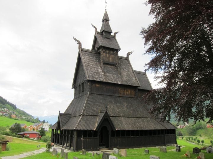 Para resistir à neve, os telhados eram inclinados e construídos com madeiras que resistem bem à umidade.-wikimedia commons Bosc d'Anjou