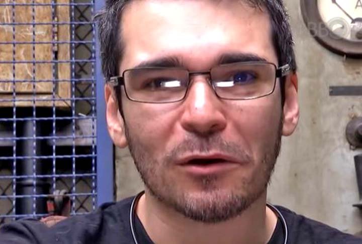 Em 2016, o filósofo Alan Marinho desistiu do BBB após 18 dias confinado. O potiguar tomou a atitude após saber que o seu pai estava internado em um hospital. Poucos dias depois, seu Adilson morreu. 