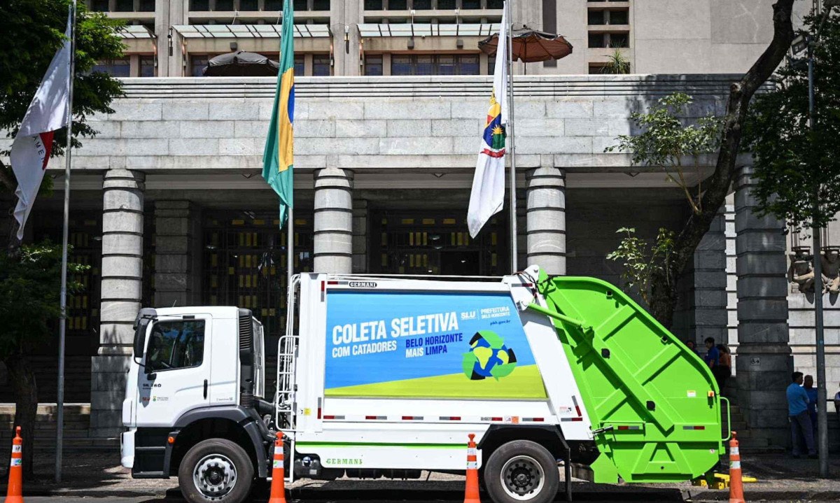 A Prefeitura de BH (PBH) investiu R$3,91 milhões nos seis novos caminhões compactadores -  (crédito: Leandro Couri / E.M/ D.A Press)