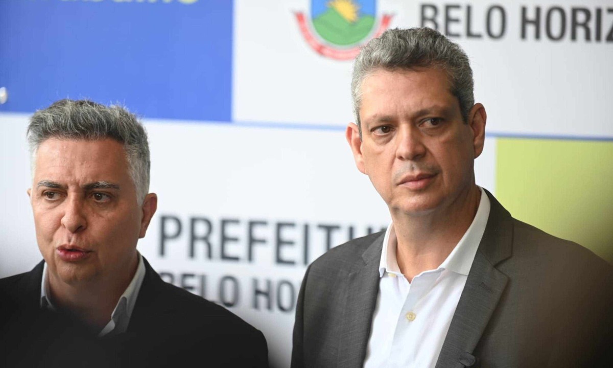 Ministro Márcio Macedo e o prefeito interino de Belo Horizonte, Álvaro Damião (União) -  (crédito: Leandro Couri/EM/D.A Press)