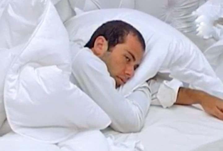 Ainda em 2009, quem desistiu foi Leonardo Jancu, após três semanas de confinamento do BBB. Ele estava se sentindo isolado dentro do jogo. 