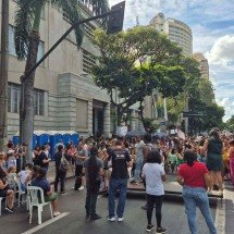 Trabalhadores terceirizados da educação de BH decidem manter greve - Thiago Bonna / EM / D.A Press
