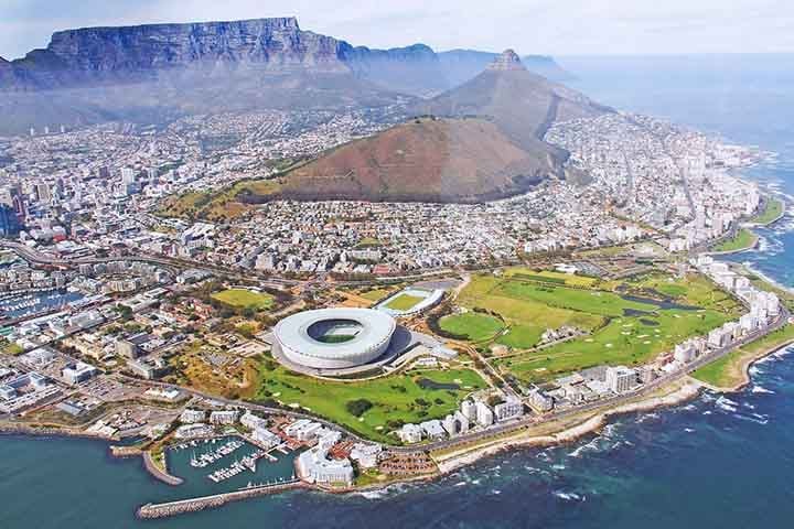 O EstÃ¡dio da Cidade do Cabo fica na capital da Ãfrica do Sul, no bairro de Green Point, entre a Montanha da Mesa e o Oceano AtlÃ¢ntico. Foi uma das sedes oficiais da Copa do Mundo de 2010. Sua capacidade mÃ¡xima Ã© de 55.000 espectadores.