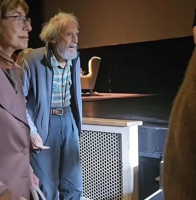 Em maio de 2024, Clint tinha chamado atenção ao aparecer num evento, com barba e cabelos brancos. A presença inesperada do ator teve repercussão na internet. 