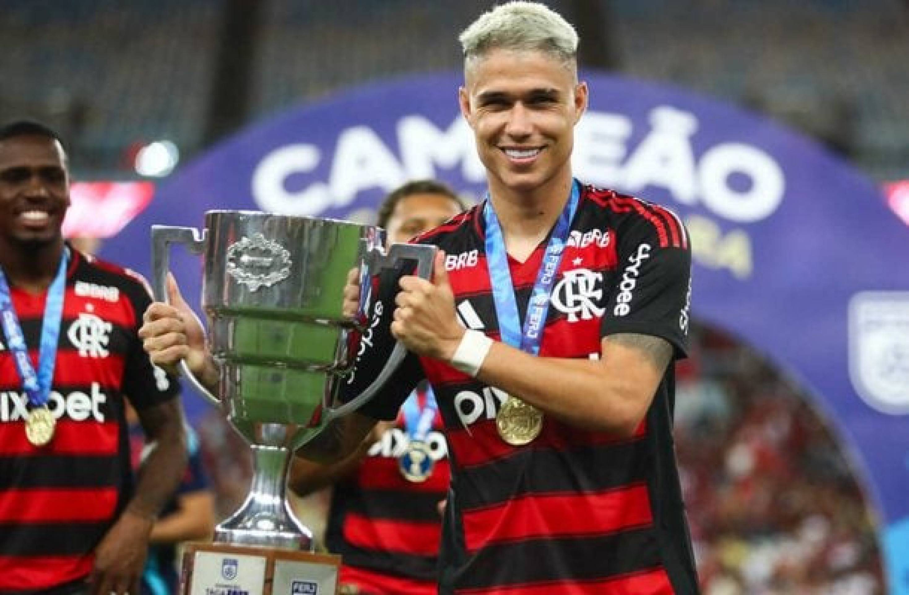 Luiz Araújo retorna à boa fase e pede passagem no Flamengo