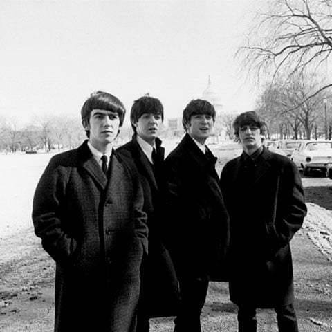 Os Beatles, ao longo dos anos, emplacaram diversos sucessos e álbuns emblemáticos como: 