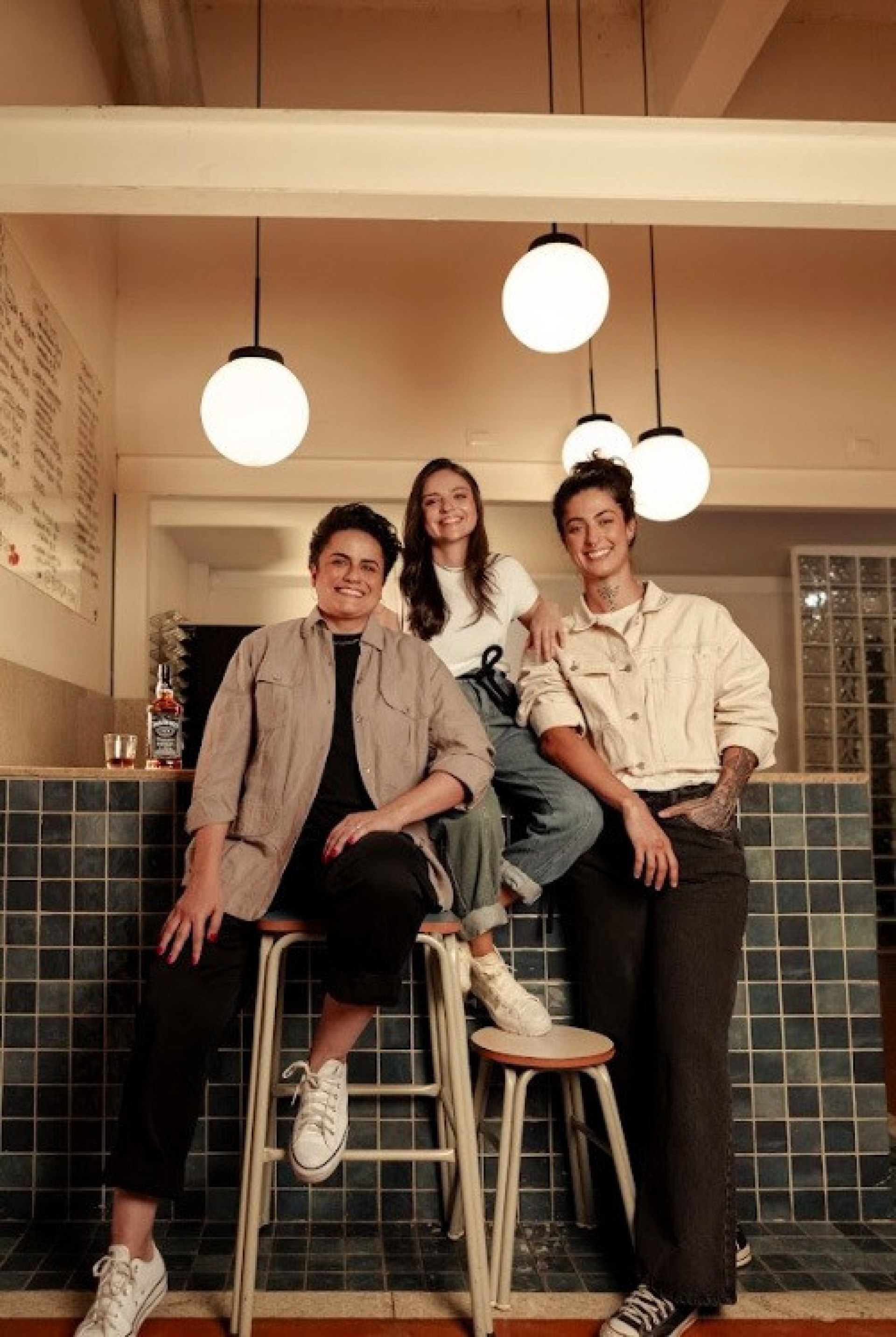 As amigas Carol Zanoti, Ana Carolina Finotti e Adriana Horst unem gastronomia e música no Borda Bar As amigas Carol Zanoti, Ana Carolina Finotti e Adriana Horst unem gastronomia e música no Borda Bar