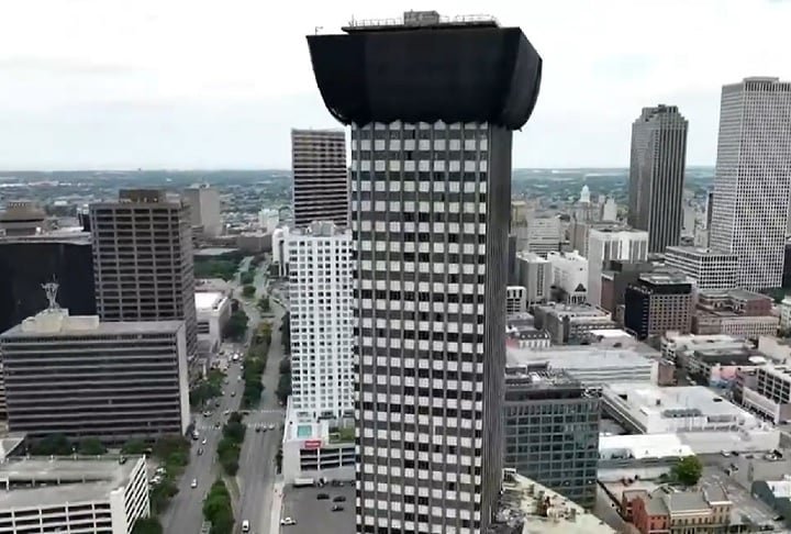 Ao longo dos anos, o prÃ©dio enfrentou uma sÃ©rie de complicaÃ§Ãµes, como a proliferaÃ§Ã£o de mofo tÃ³xico, o que levou ao seu fechamento. Em 2021, a queda de um painel atingiu um ciclista. Agora, a cidade planeja demolir a construÃ§Ã£o, embora ainda exista a expectativa de que um investidor possa se interessar pelo local.