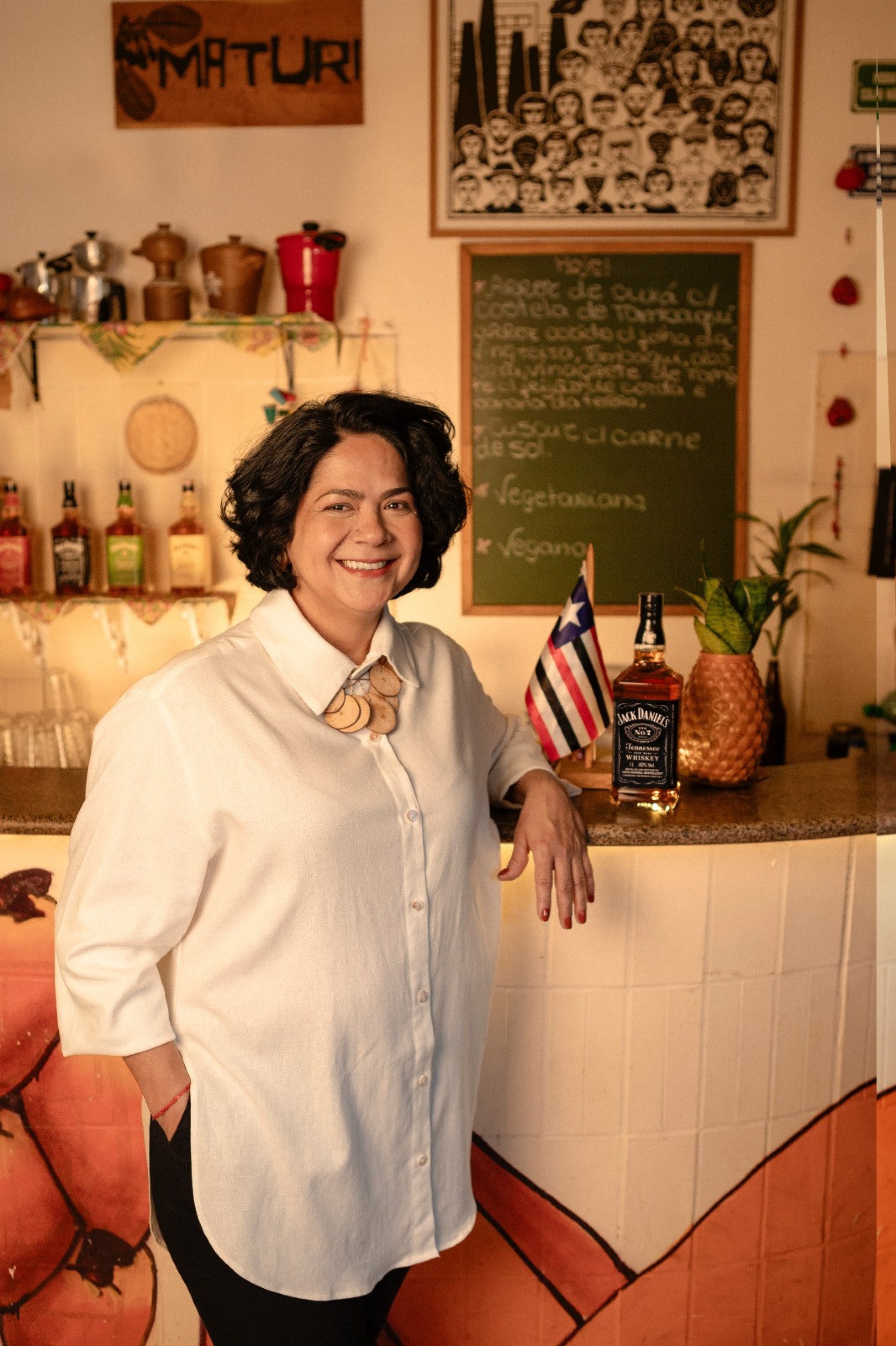 Regilene Coelho é quem cuida da cozinha e dos drinques Regilene Coelho é quem cuida da cozinha e dos drinques
