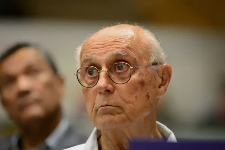 Aos 82 anos, ele compartilhou sua experiência com o tratamento, que combina medicamentos convencionais e cannabis terapêutica. Suplicy afirmou que decidiu tornar público seu uso da cannabis para incentivar o debate sobre seus benefícios no tratamento de diversas doenças.