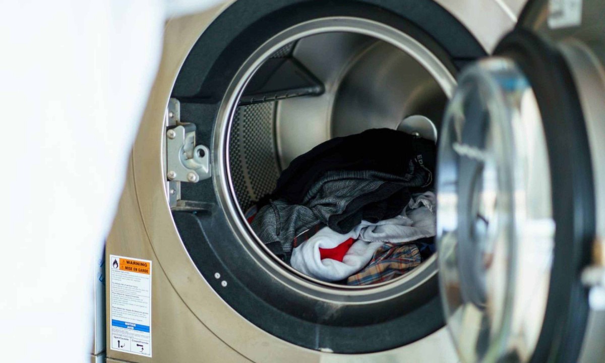 Com hábitos simples e uma rotina de higienização adequada, sua máquina estará sempre pronta para funcionar como nova Máquina de lavar roupa com roupas dentro