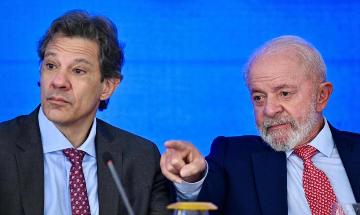 Ministro da Fazenda, Fernando Haddad vem sofrendo cr&iacute;ticas no primeiro escal&atilde;o do governo federal; apesar disso, Lula ainda mant&eacute;m confian&ccedil;a no trabalho do aliado -  (crédito: Evaristo S&aacute;/AFP)