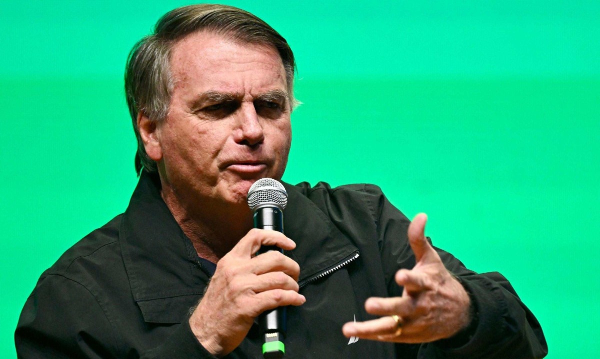 Em meio a den&uacute;ncias por tentativa de golpe de Estado, o ex-presidente Jair Bolsonaro vem afirmando que est&aacute; sendo perseguido -  (crédito: Evaristo S&aacute;/AFP)