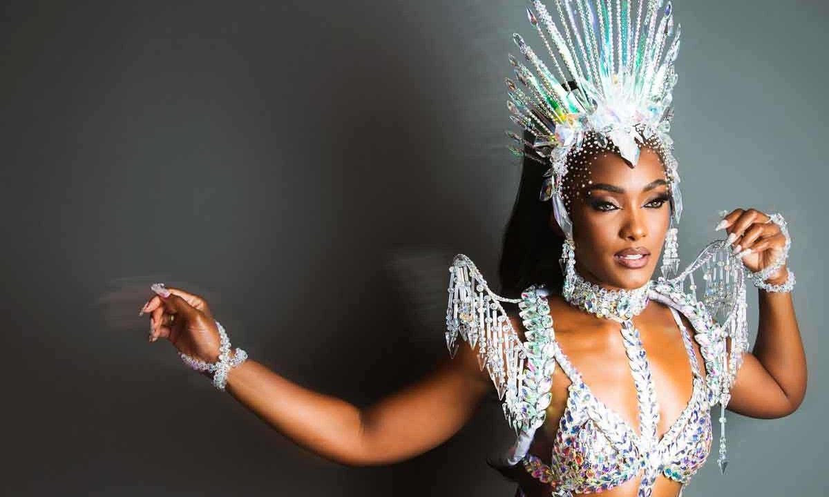 Escolhida por um olheiro, Erika Januza participou do concurso de Rainha do Carnaval na capital mineira. Há três anos, ela ocupa posto de rainha da bateria da Viradouro - (crédito: Márcio Xavier/Divulgação) Escolhida por um olheiro, Erika Januza participou do concurso de Rainha do Carnaval na capital mineira. Há três anos, ela ocupa posto de rainha da bateria da Viradouro - (crédito: Márcio Xavier/Divulgação)