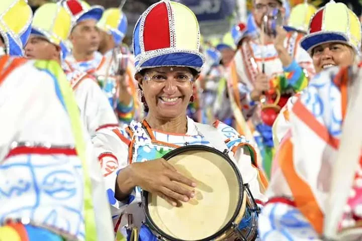 No entanto, a realidade da Série Ouro e das escolas da Intendente ainda são de muita dificuldade quanto aos barracões e produção de fantasias em ateliês. Esses profissionais clamam pela construção de uma Cidade do Samba 2 e melhores condições de trabalho. 