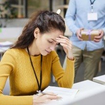 Estagnação na carreira: especialista explica como superar - DINO