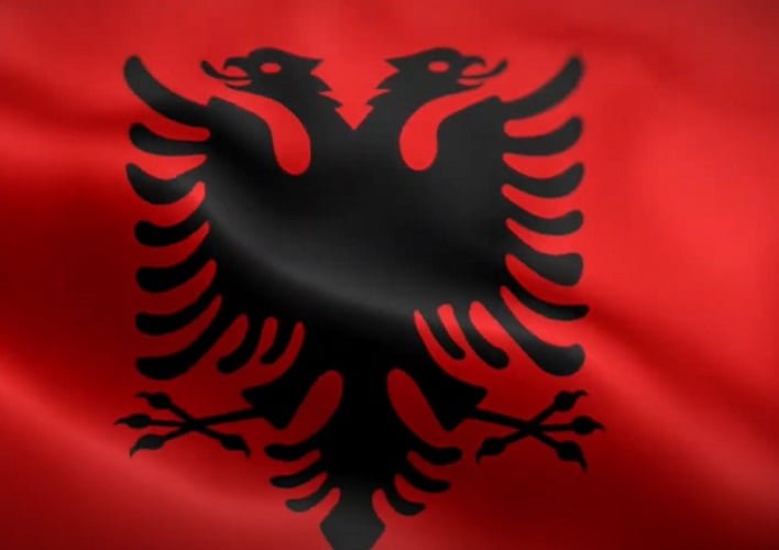 Atualmente, a Grécia é um dos principais parceiros econômicos da Albânia, e ambos os países são membros da OTAN, colaborando em diversas áreas.