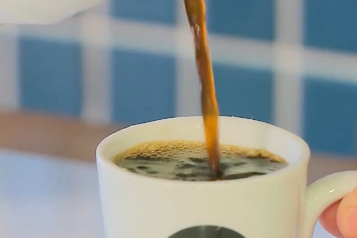 Consumir café adulterado em grandes quantidades pode causar problemas gastrointestinais, intoxicações, inchaço e gases.