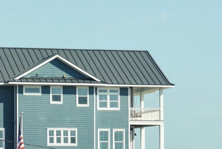 Segurança contra desastres naturais: Embora a madeira seja vulnerável ao fogo, as casas de madeira tem vantagens em outras situações. 