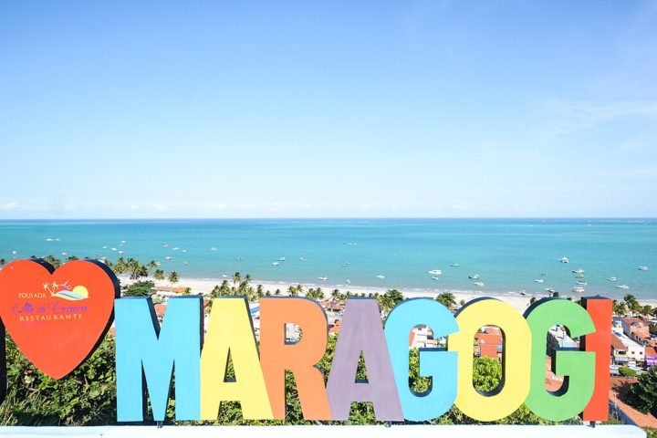 Uma alternativa para mitigar os impactos é o turismo sustentável, já aplicado em algumas regiões do Brasil e no exterior. 