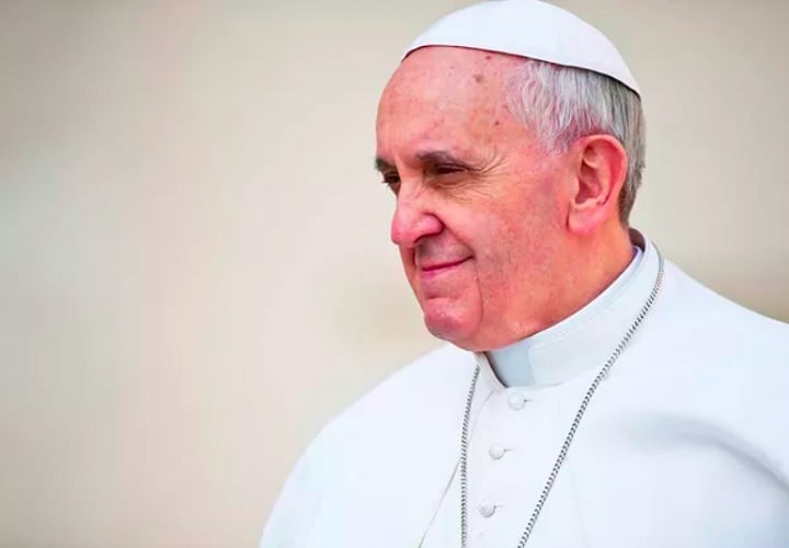 O papa Francisco está no cargo desde 2013. Nesses 11 anos, promoveu reformas importantes na Igreja Católica. Uma delas aconteceu em 2023, com o objetivo de simplificar e flexibilizar os ritos funerários papais. O Sumo Pontífice deu aval para as mudanças no dia 20 de novembro e elas constam do livro litúrgico que foi aprovado pelo líder religioso em 29 de abril. 
-Reprodução