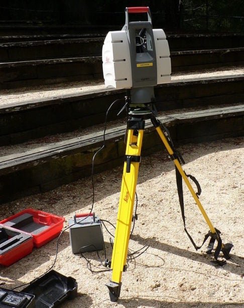 Em seguida, com o uso de drones e da tecnologia LIDAR, eles conseguiram mapear toda a área ao redor do lago.