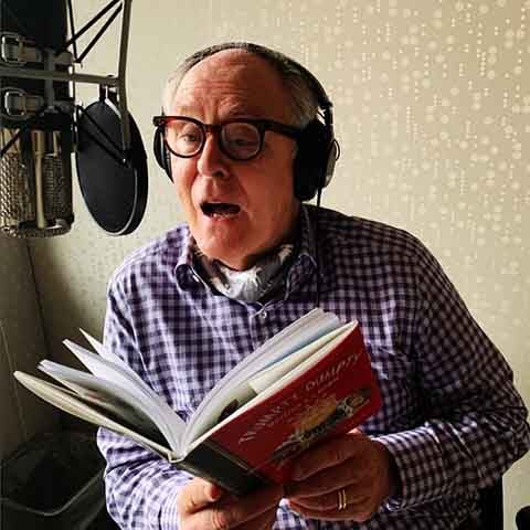 A tendência é a série ter sete temporadas, adaptando todos os livros de Rowling. “Por isso foi uma decisão tão difícil. Eu terei 87 anos na festa de encerramento, mas eu disse ‘sim’”, explicou.
-Instagram @jalithgow