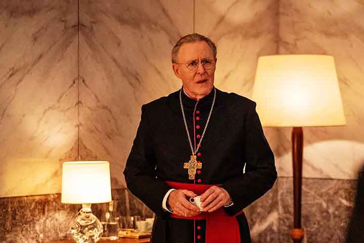 No filme, ele interpreta o cardeal Joseph Cardinal Tremblay, que disputa no conclave a sucessão do Papa que acaba de morrer. 
- Divulgação