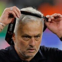 Drogba sai em defesa de José Mourinho após acusação de racismo contra o técnico - No Ataque Internacional