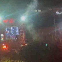Ferro velho em comunidade às margens da BR-381 pega fogo  - Reprodu&ccedil;&atilde;o/Redes sociais