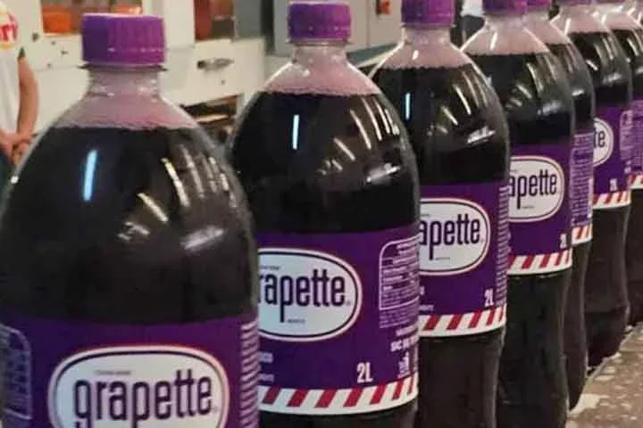 Grapette - Bebida que chegou ao Brasil em 1948 com sabor de uva e era produzida no país pela Refrigerantes Guanabara, no Rio de Janeiro. 
