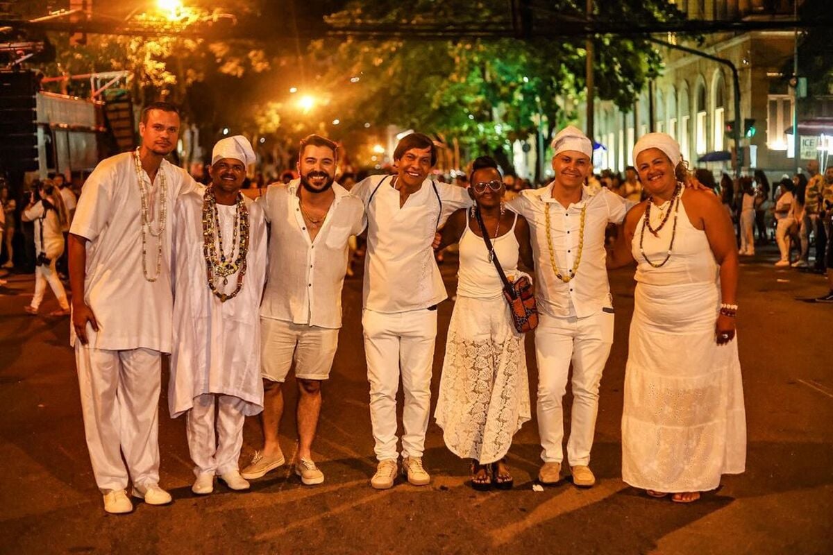 Dangbé é o Vodum da proteção, do equilíbrio e do movimento. Nele, nada principia nem finda, tudo avança, tudo retorna. Ele resplandeceu entre os povos de Uidá, na Costa da Mina, após a épica batalha contra o reino vizinho de Aladá. 