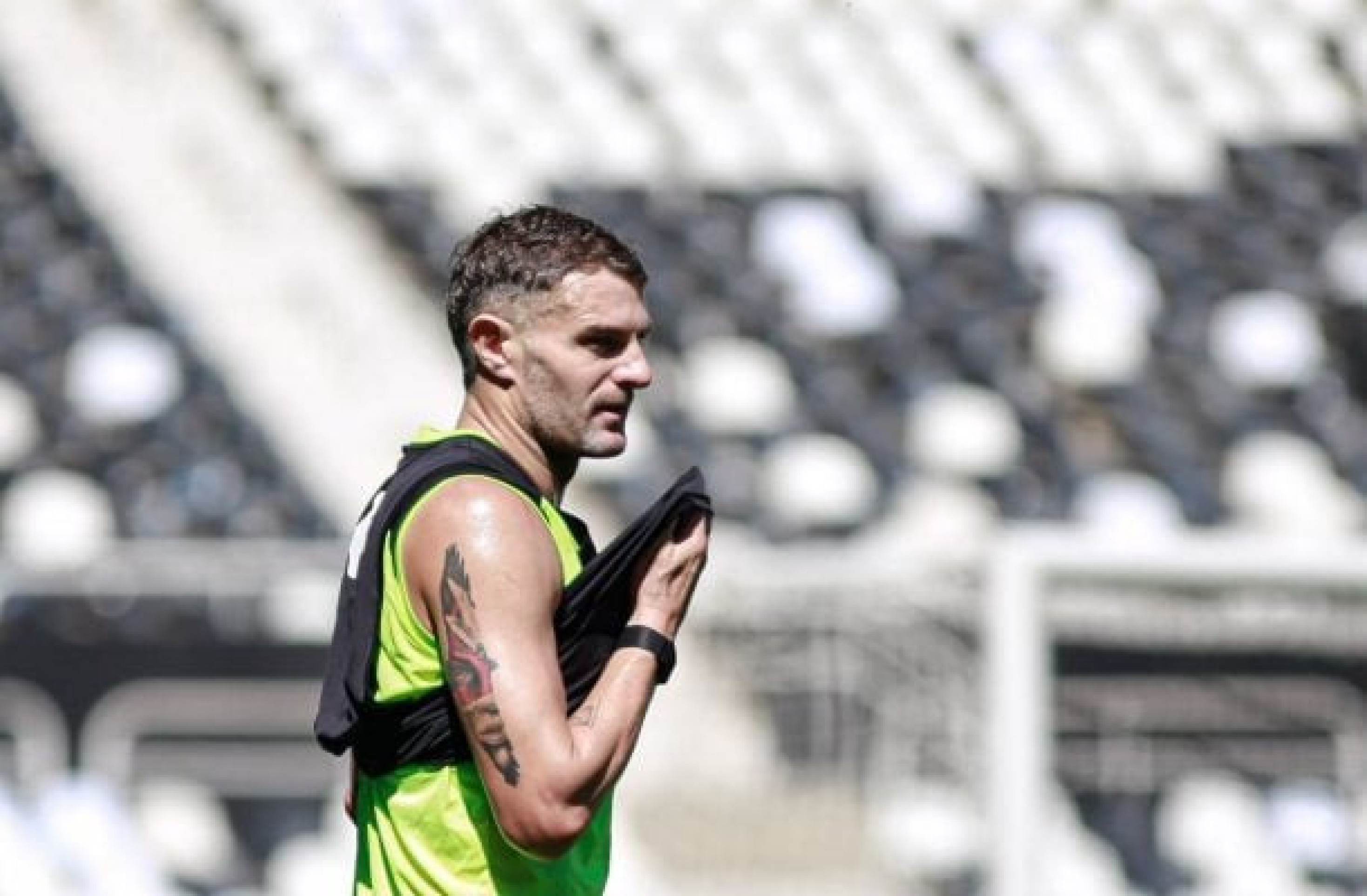 Vasco faz primeiro treino no Nilton Santos para clássico contra o Flamengo