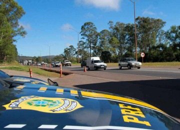 De olho na imprud&ecirc;ncia de motoristas, a PRF refor&ccedil;a a fiscaliza&ccedil;&atilde;o durante o feriad&atilde;o da Semana Santa -  (crédito: Ed&eacute;sio Ferreira/EM/D.A Press)