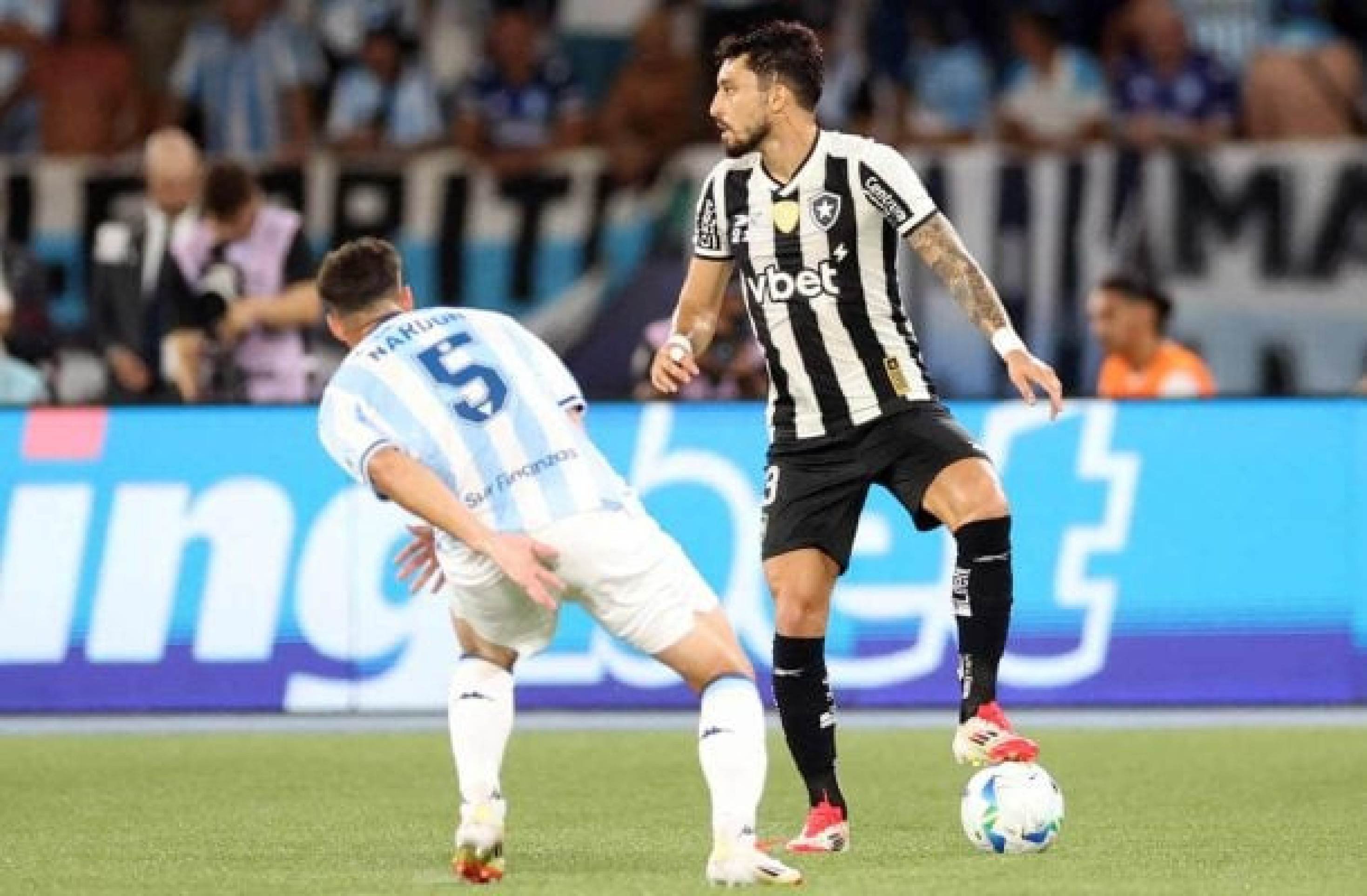 Botafogo perde mais uma vez para o Racing e fica com o vice da Recopa