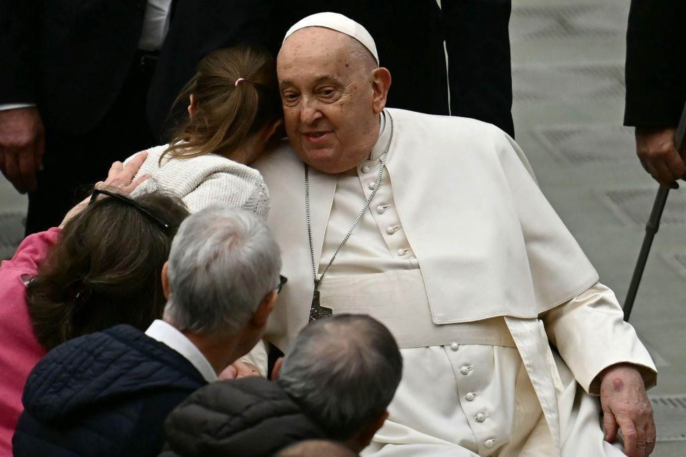 Fiéis rezam pela saúde do papa Francisco em Buenos Aires, Argentina