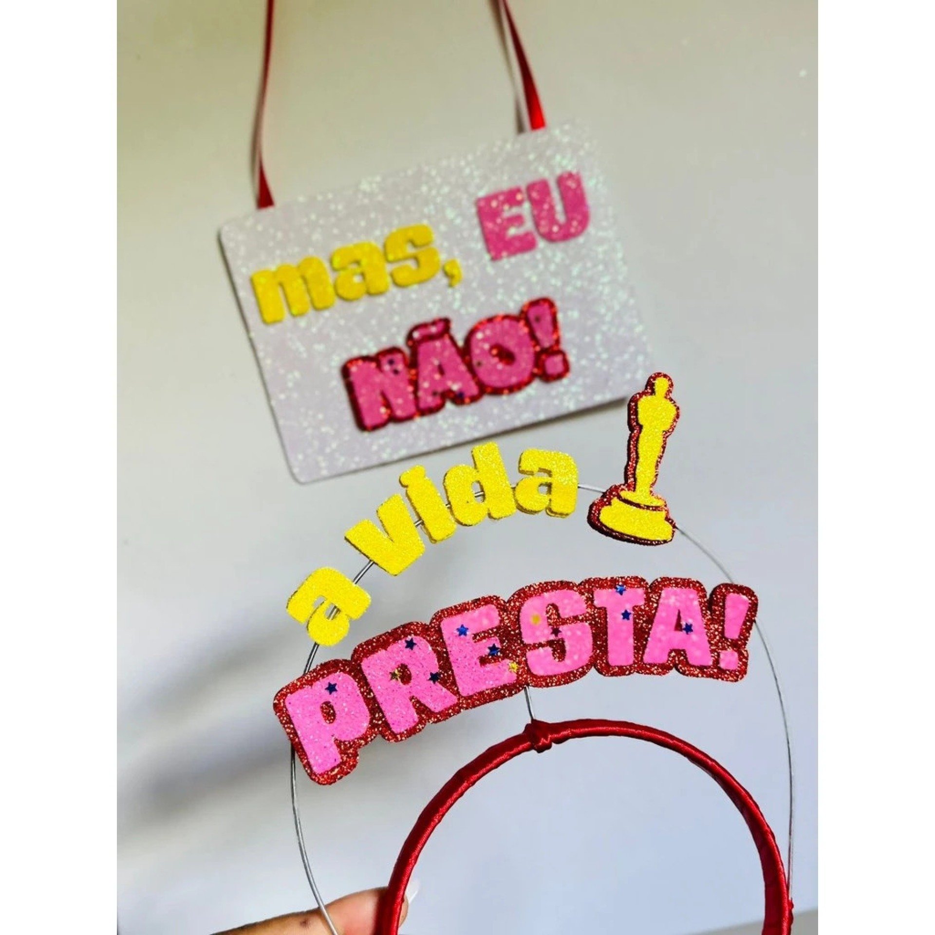 Arco e placa ' Avida presta'-Reprodução / redes sociais