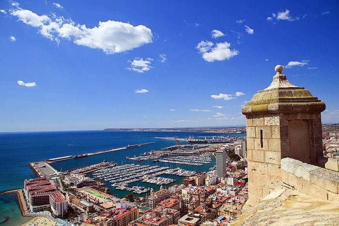 De acordo com a agência EFE, o homem está em Alicante desde novembro de 2022, quando foi efetuada sua primeira prisão. Mas esse não foi o único caso de calote na Europa que chamou a atenção em 2023.