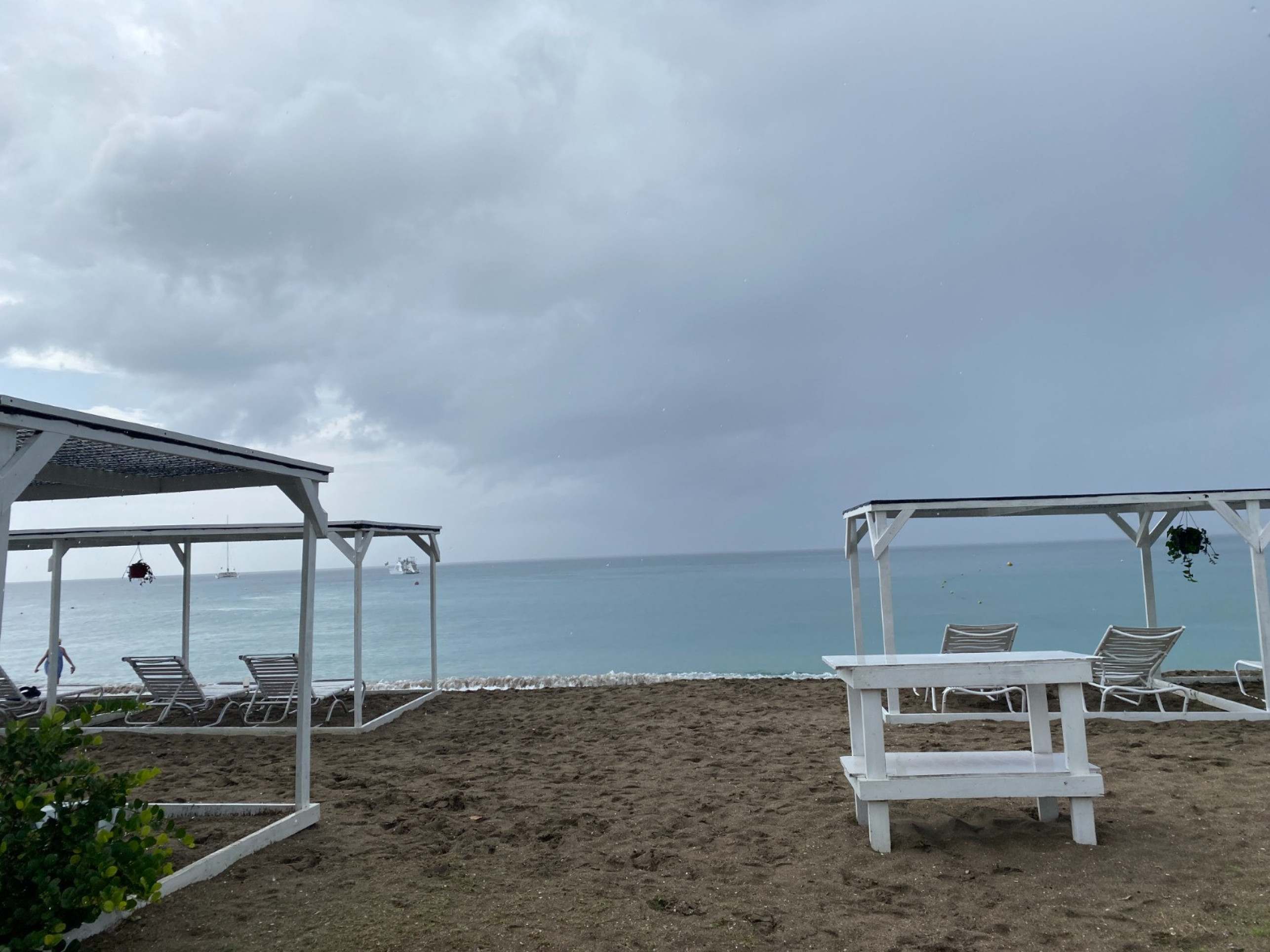 Em Nevis, o cristalino do mar, ainda mais translúcido que na parada anterior, varia nas cores turquesa.