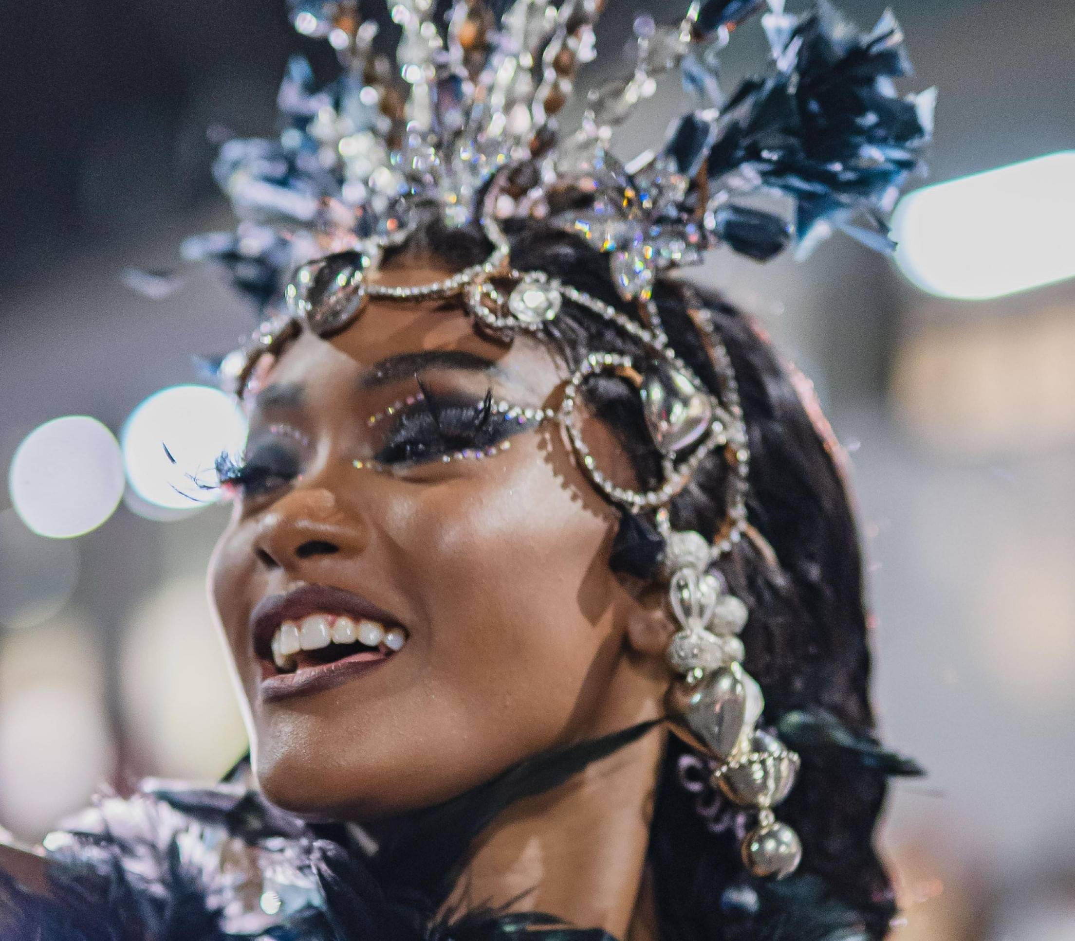 Criada em Contagem, Erika Januza leva a beleza mineira para o Sambódromo carioca-Renata Farias/divulgação