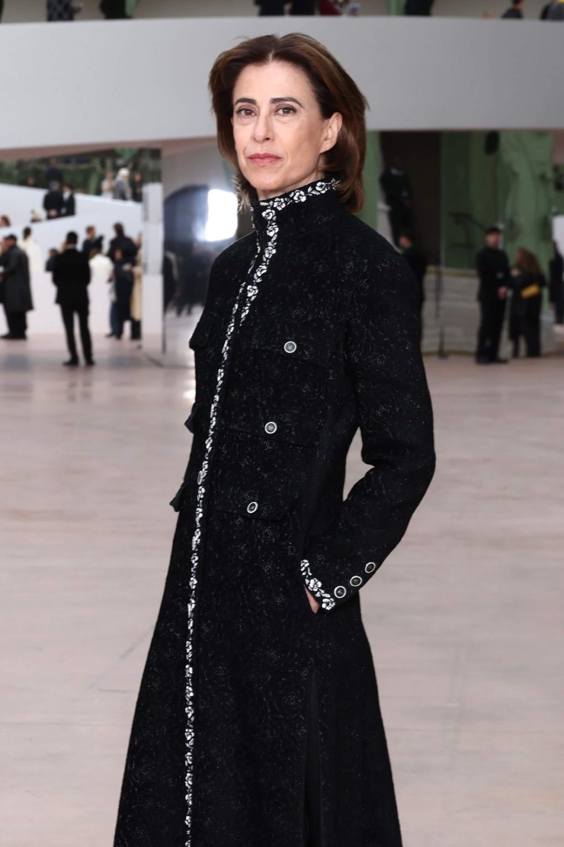 Fernanda Torres no desfile da coleção de alta costura da Chanel durante a semana de moda de Paris-Reprodução