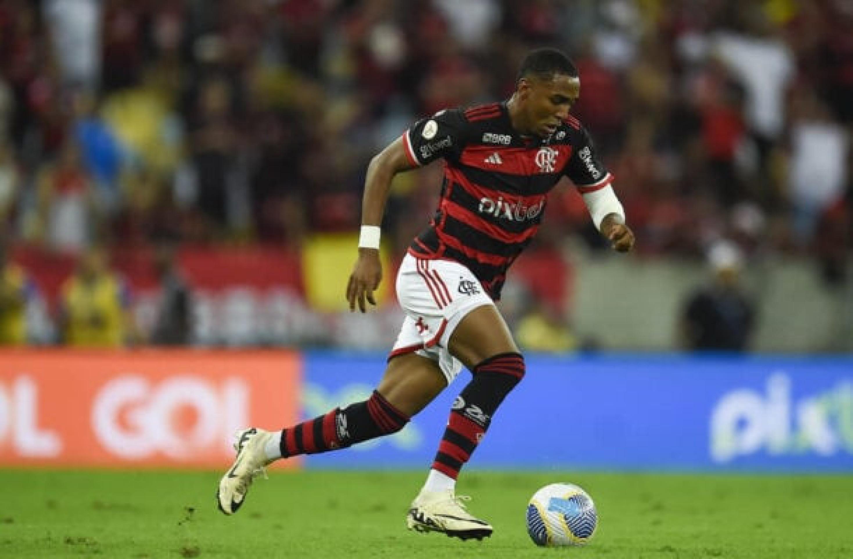 Flamengo deve definir situação de Lorran após o Carioca