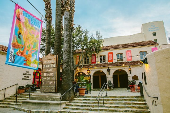Após deixar o serviço militar, ele estudou atuação na Pasadena Playhouse, na Califórnia, onde conheceu outro aspirante a ator, Dustin Hoffman.
