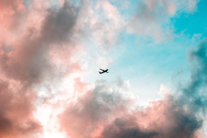 Ela chegou a pensar que as dores era por conta do jet lag (distúrbio do sono que pode afetar pessoas que viajam rapidamente em vários fusos horários) da viagem de avião.-pexels Nur Andi Ravsanjani Gusma