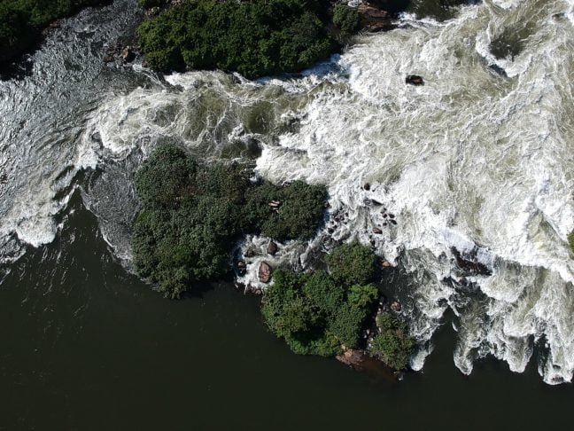 Localizado no nordeste da África, o Nilo nasce na região dos Grandes Lagos, na África Central, e deságua no Mar Mediterrâneo, no norte do Egito.