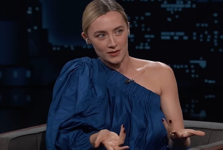 A atriz frequentemente se manifesta sobre questões de igualdade de gênero e a necessidade de diversidade em Hollywood. 